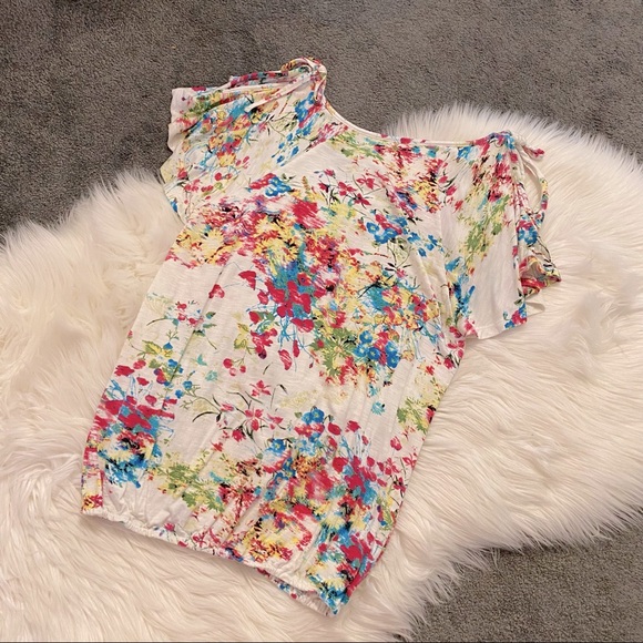 Floral shoulder cut-out top - Picture 2 of 5